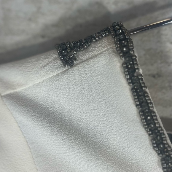 NWT SKIES ARE BLUE Ivory Blouse Beaded Trim Neckline & Back w/ Cut-Out Size 8 - Picture 4 of 15